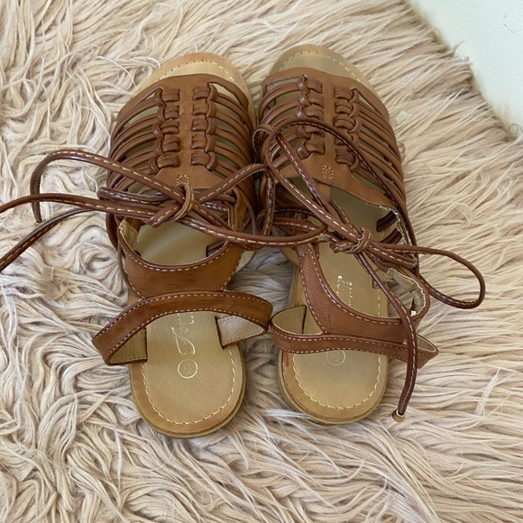 Lace up Brown Sandals - Picture 2 of 3